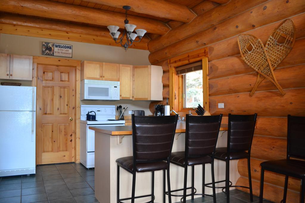 Yoho Chalets Villa Golden Exteriör bild